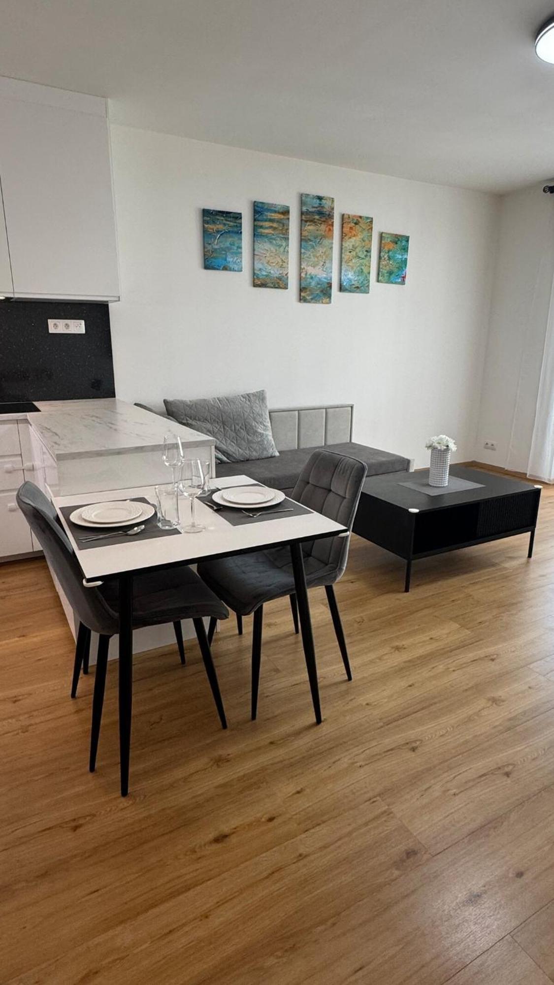 Prestige - Next To Ice Arena, Private Parking Апартаменти *