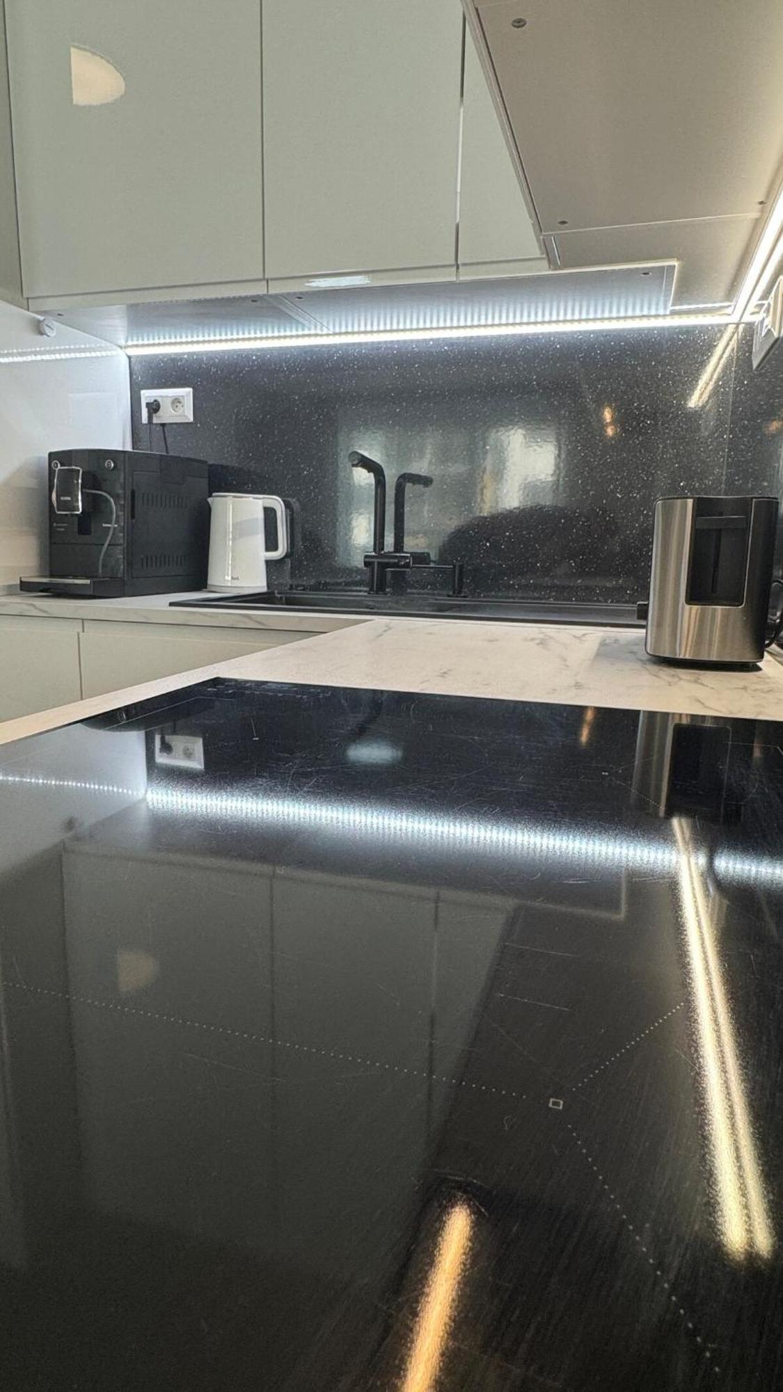 Prestige - Next To Ice Arena, Private Parking Апартаменти