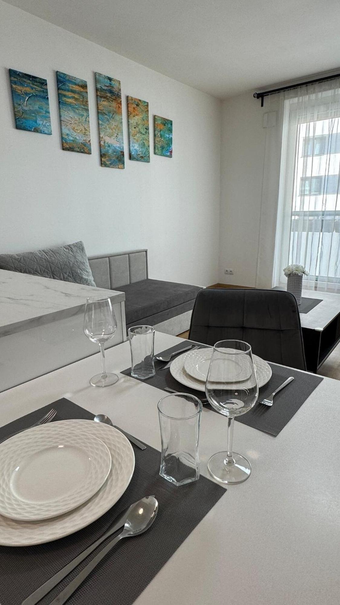 Prestige - Next To Ice Arena, Private Parking Апартаменти *