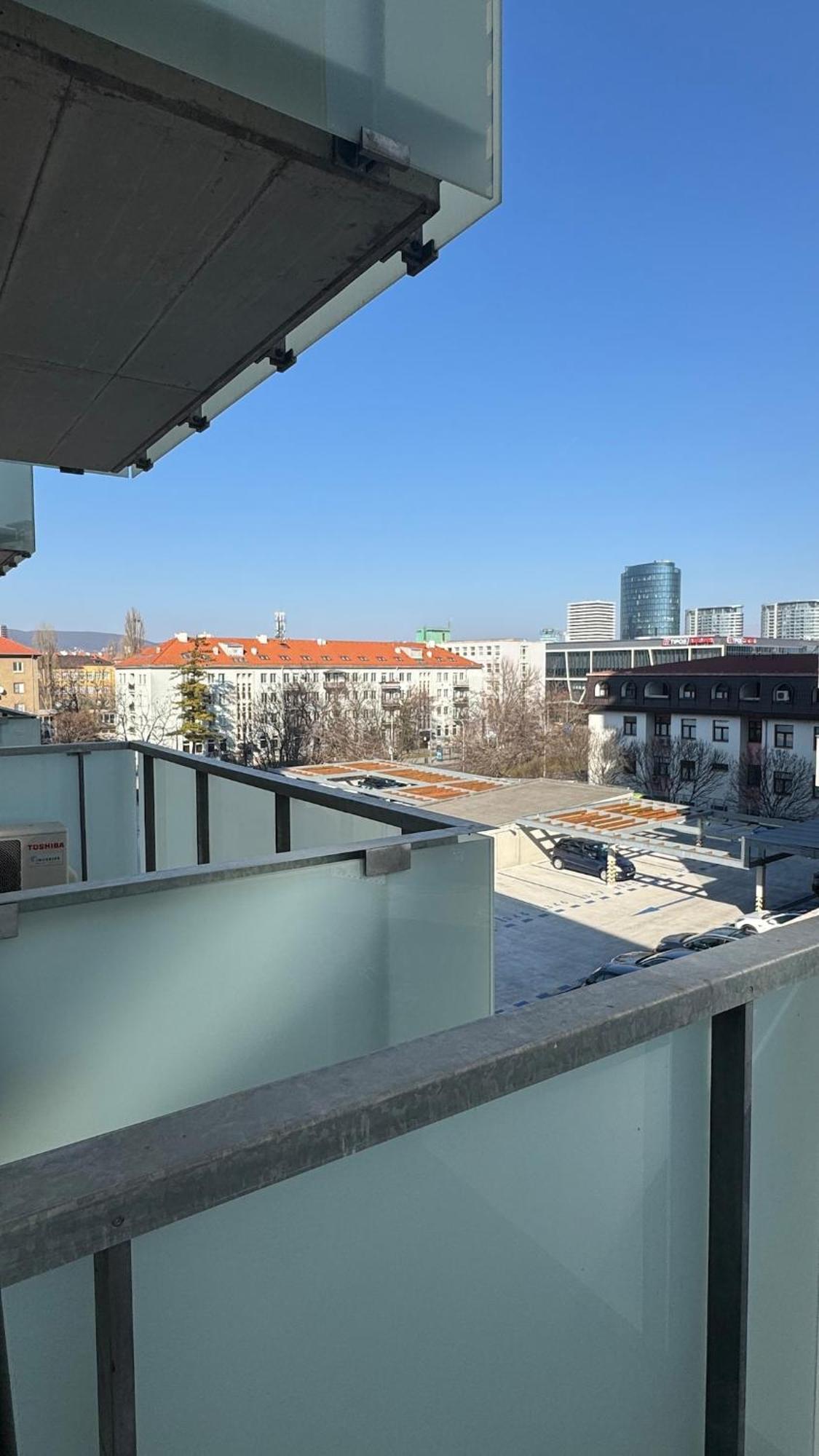 Prestige - Next To Ice Arena, Private Parking Апартаменти Братислава