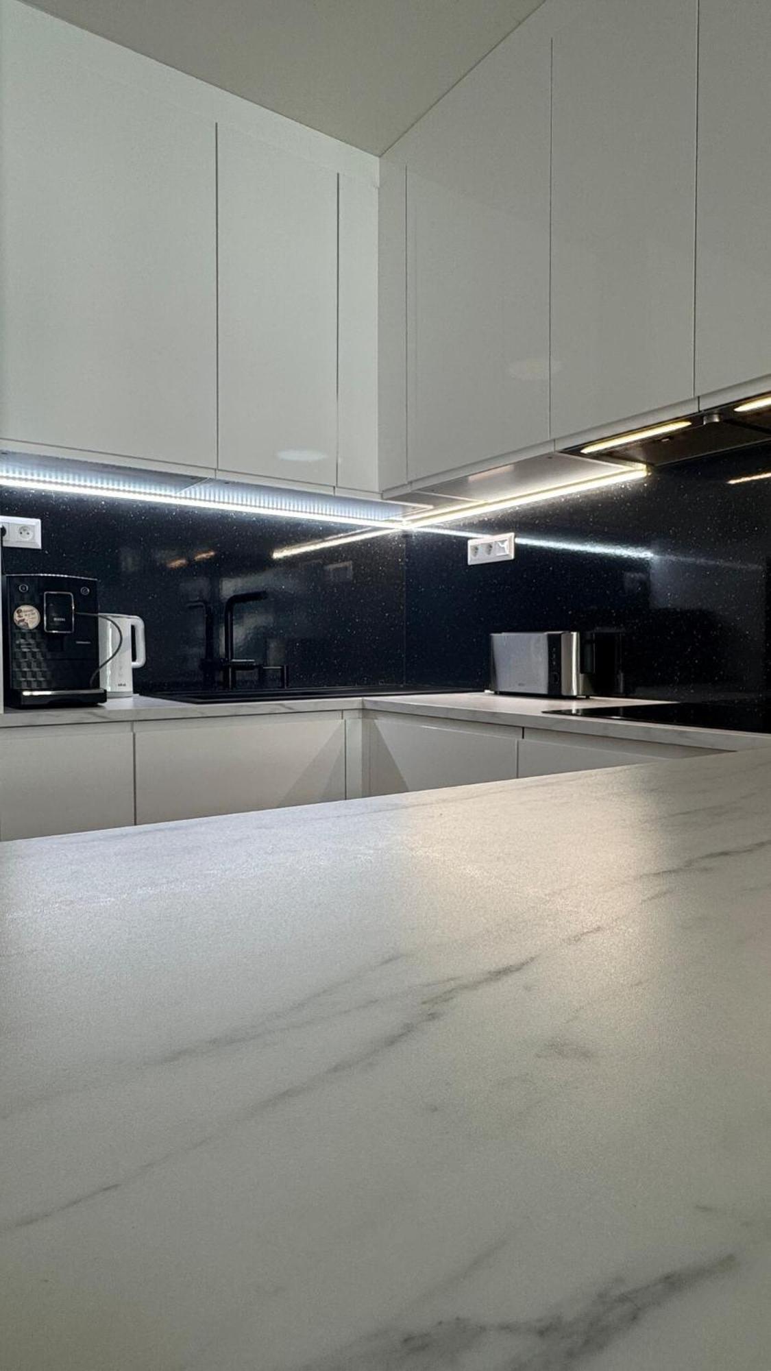 Prestige - Next To Ice Arena, Private Parking Братислава