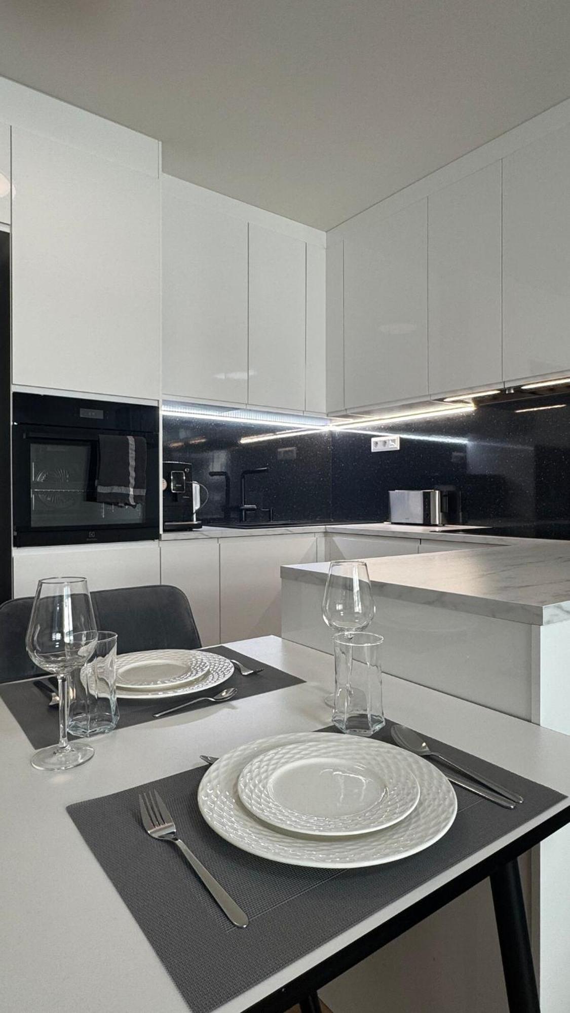 Prestige - Next To Ice Arena, Private Parking * Братислава