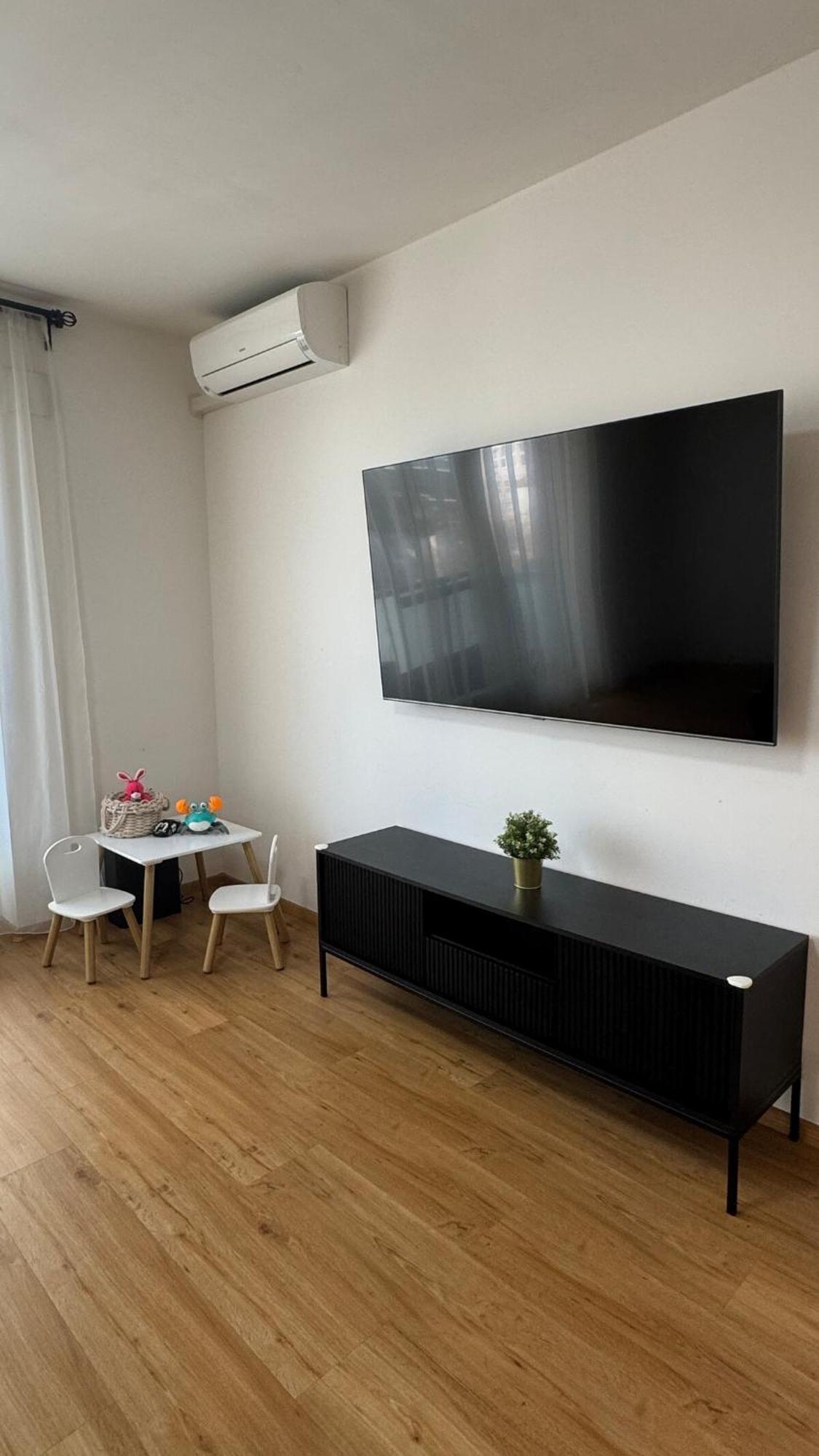 Prestige - Next To Ice Arena, Private Parking * Братислава